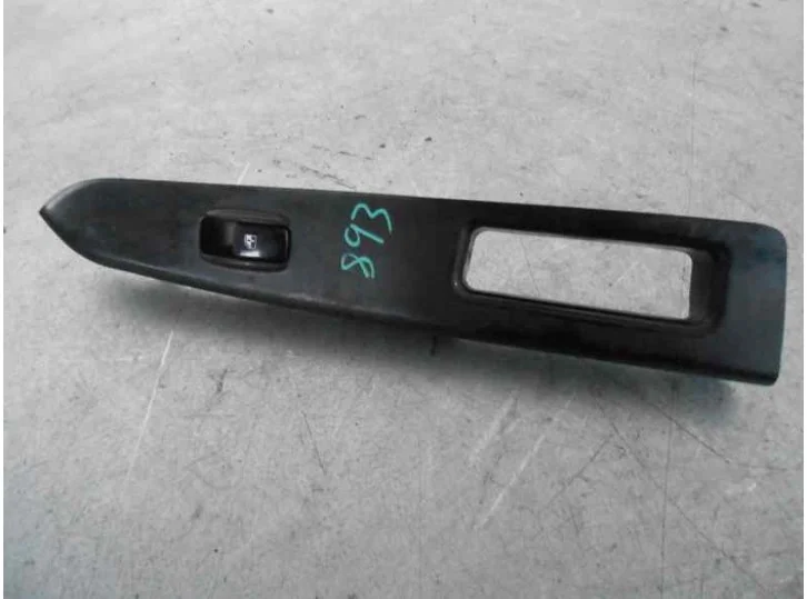 MANDO ELEVALUNAS TRASERO DERECHO 821W03620 Precio Bajo
